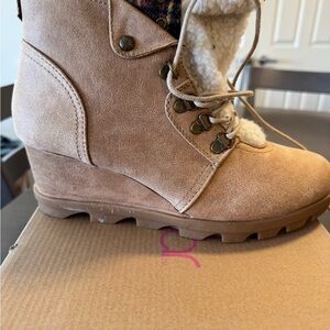 Women's Tan Wedge Boots